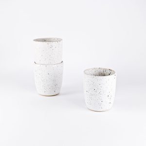 Duża nakrapiana czarka ceramiczna z kolekcji bryza