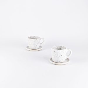 Mała nakrapiana filiżanka ceramiczna z kolekcji bryza