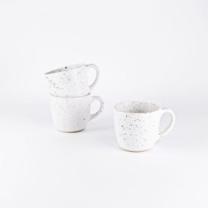 Nakrapiany kubek ceramiczny z kolekcji bryza