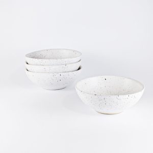 Nakrapiana misa ceramiczna z kolekcji bryza