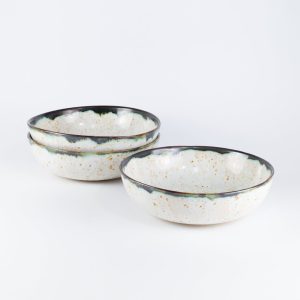 Nakrapiana misa ceramiczna z kolekcji oaza