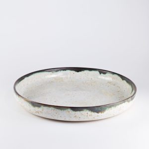 Nakrapiana patera ceramiczna z kolekcji oaza